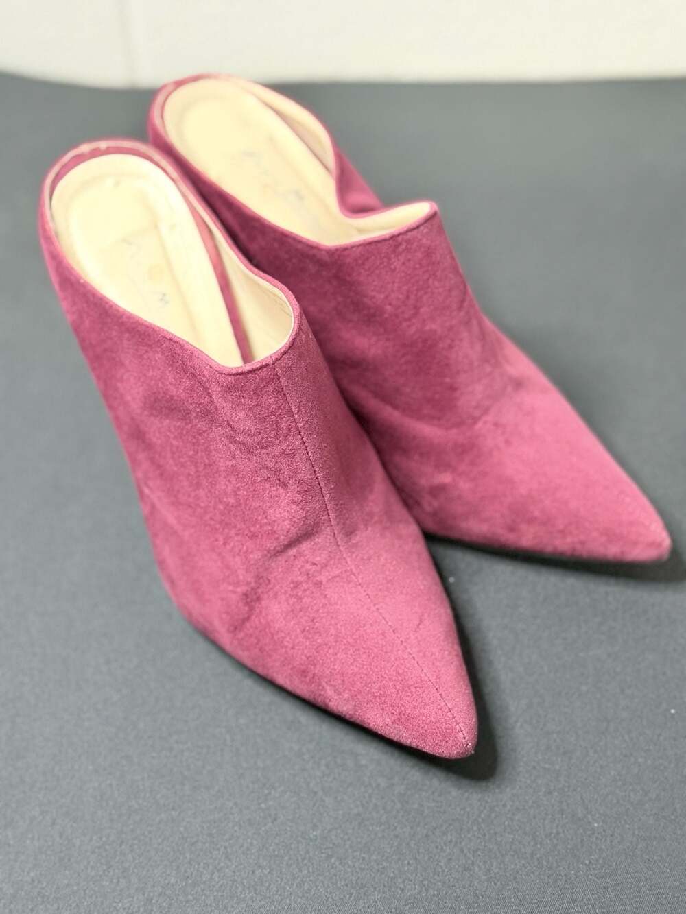 Anne Michelle STEPPUP-11 Pointed Toe Stiletto Mules - Picture 1 of 6